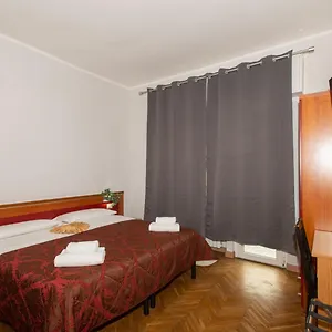 Gioia Penzion Milán