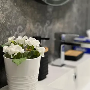 Plumbird Boutique & Roma