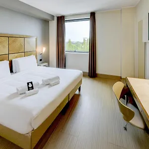 Otel Fiera ***