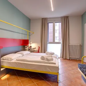  Hostel Meininger Garibaldi Ιταλία
